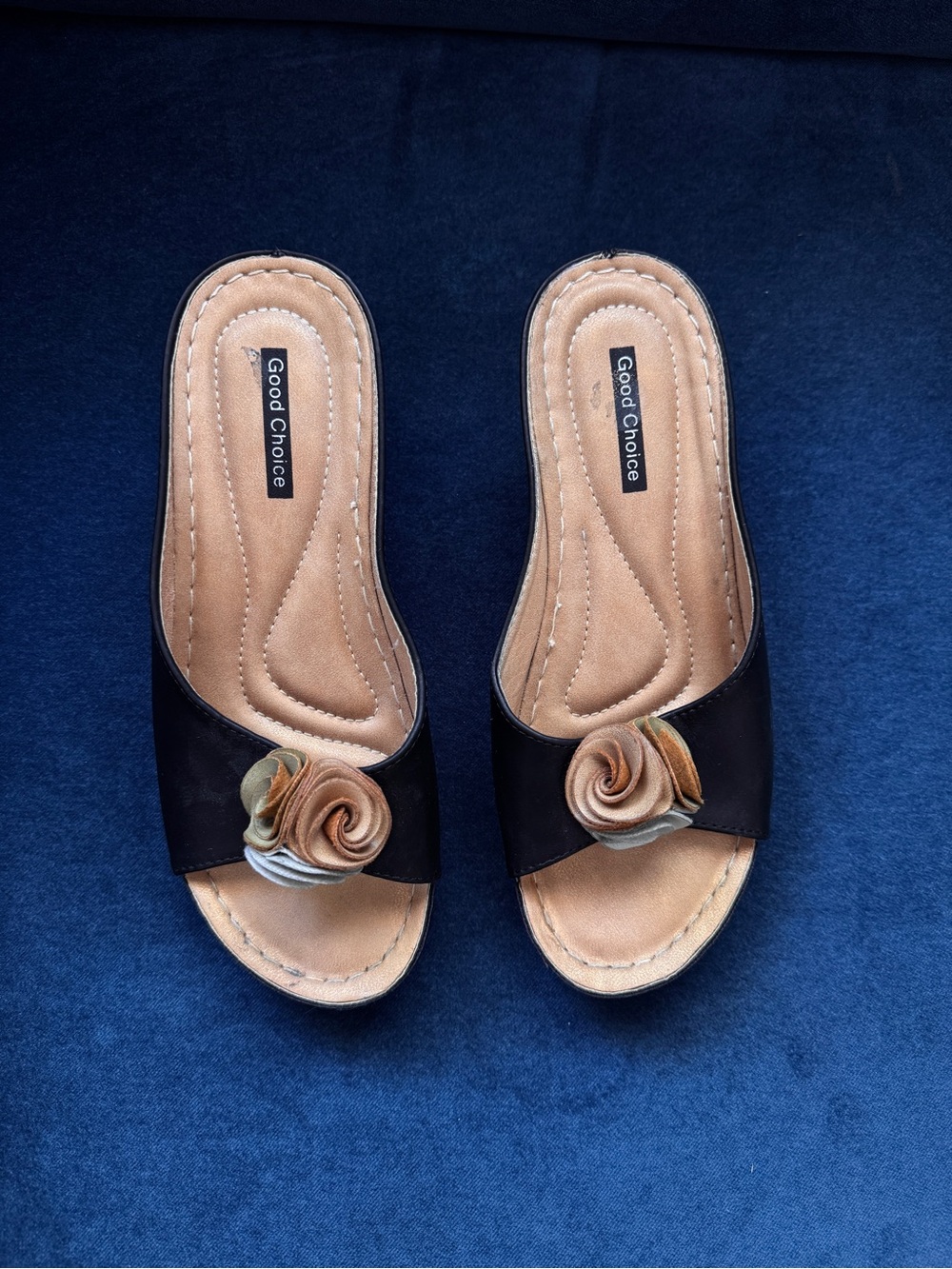Good Choice Sydney black/brown Wedge
Sandal Size 7